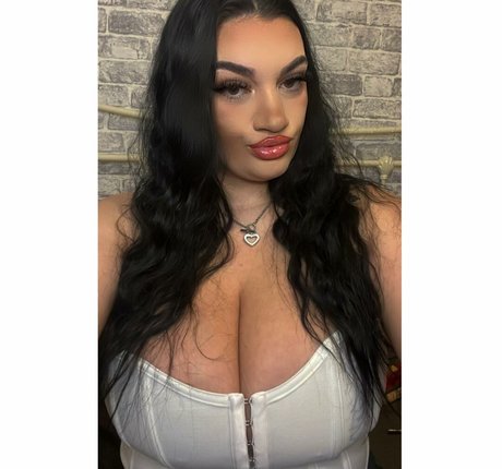 Chloe Ann Whitham model hot pictures