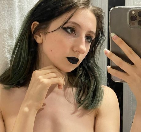 Ashley Rossy Profile pic