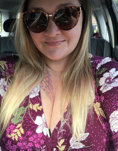 avadollxxx erotic model archive