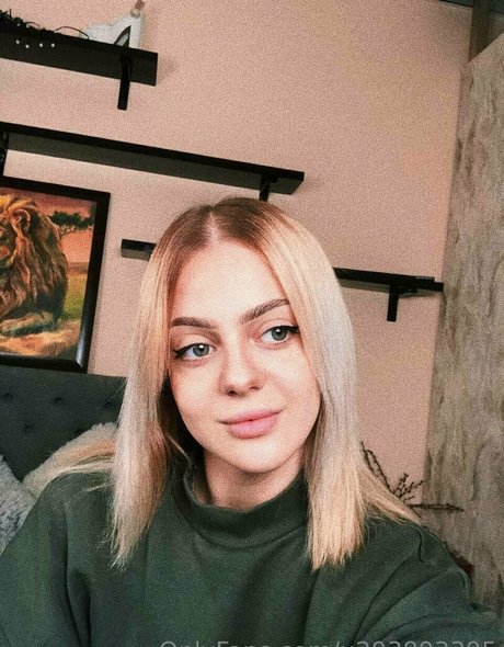 viktoria red pornstar nude image