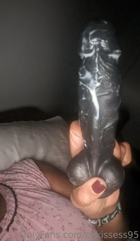 cbkissess95 nudes model images