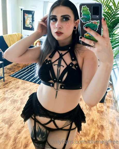 divinelyfree star nude galleries