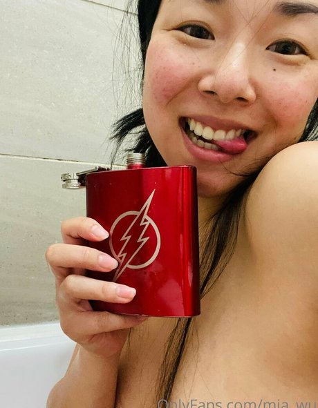 mia wu sexy actress photo