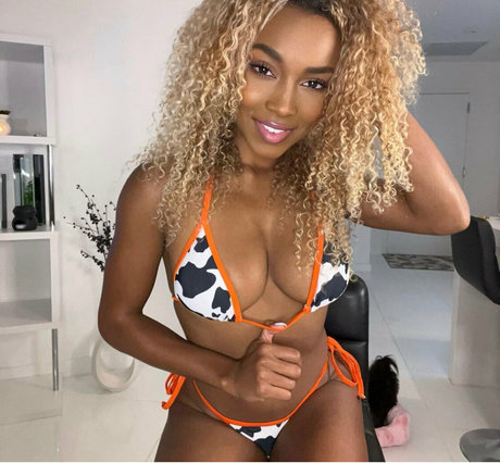 canadianyogababefree star naked picture