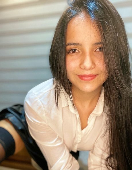 raychell black exclusive model picture