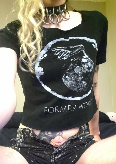 Safety Pinup star free pic