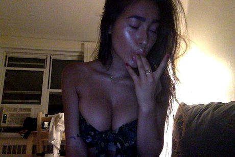 Hitomi Mochizuki beautiful model galleries