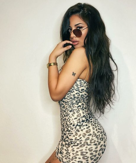 Helia Soltani model sexy photos