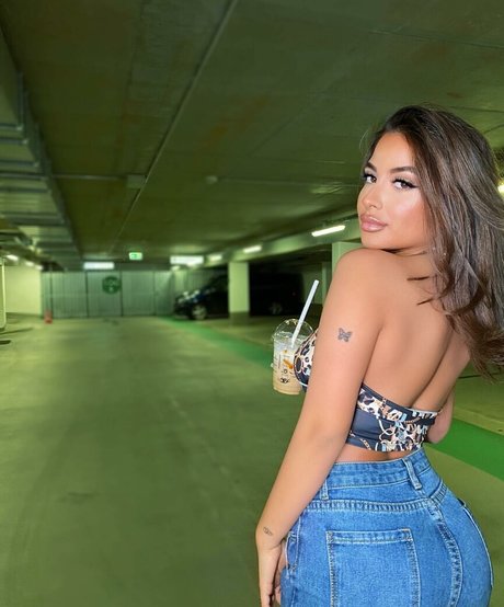 Helia Soltani naked actress gallery