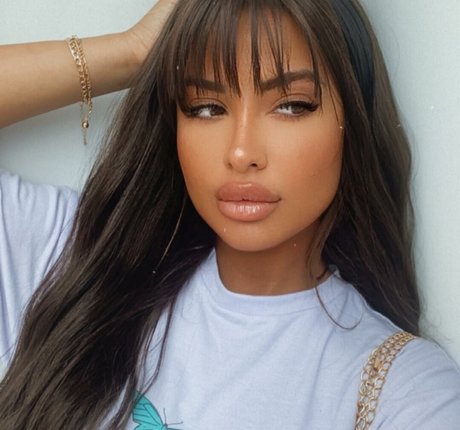 Helia Soltani perfect model images