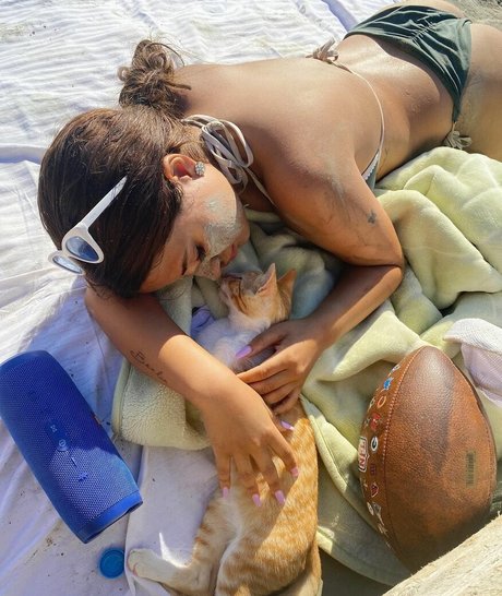 Helia Soltani star pretty image