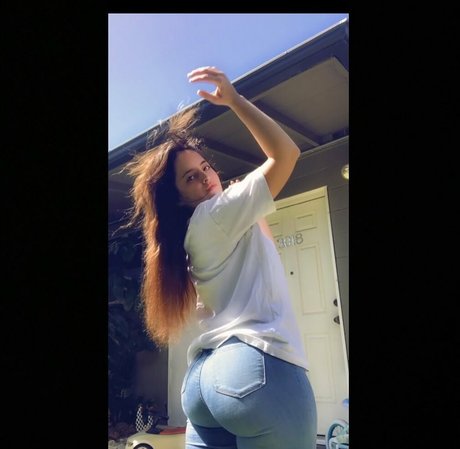 Susannah art model archive