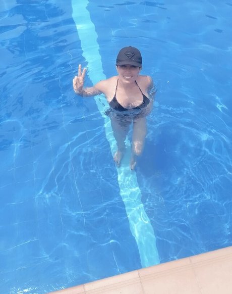 Vivi Becerra art model archive