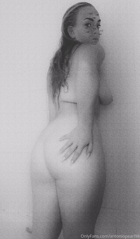 antoniopearl98 pornstar hot photo