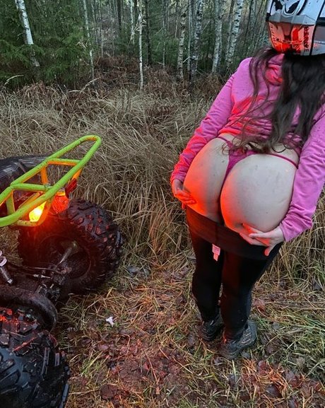 camillaisbored nude star img