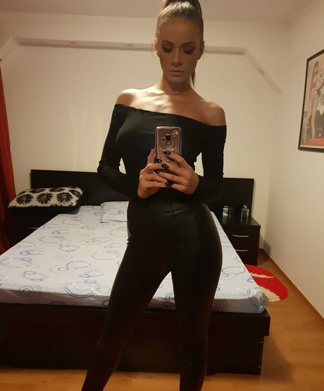 AndreeaNicoletaDinu porn actress gallery