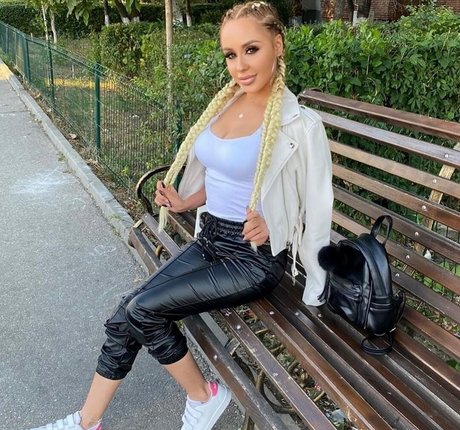 bubu anca art star photos