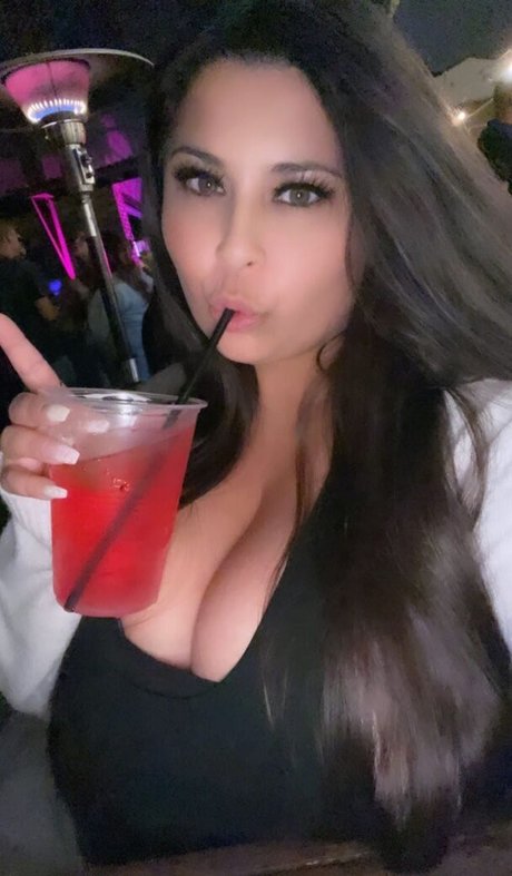 Vanessa Romero model beautiful pic