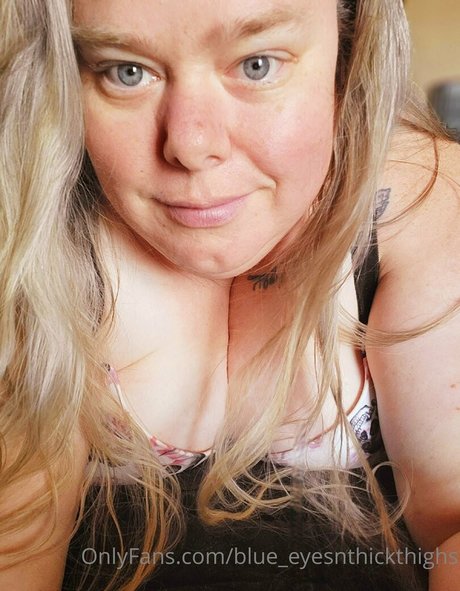blue eyesnthickthighs perfect pornstar img