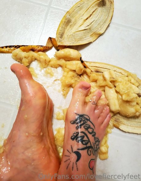 lovefiercelyfeet nudes pornstar galleries