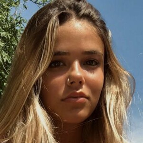 Caro Nigro hot star photo