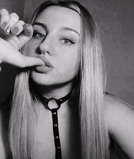 Katherina Lewczuk pretty model pics