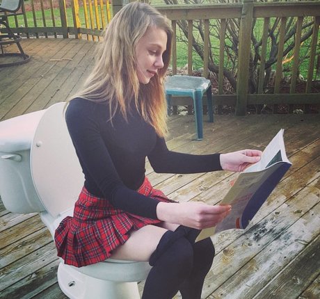 Sydney Poniewaz sex star images