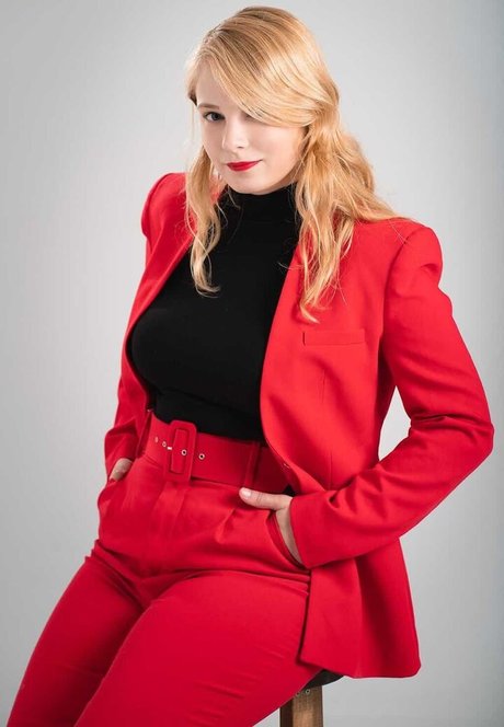 Sydney Poniewaz pornstar art pictures