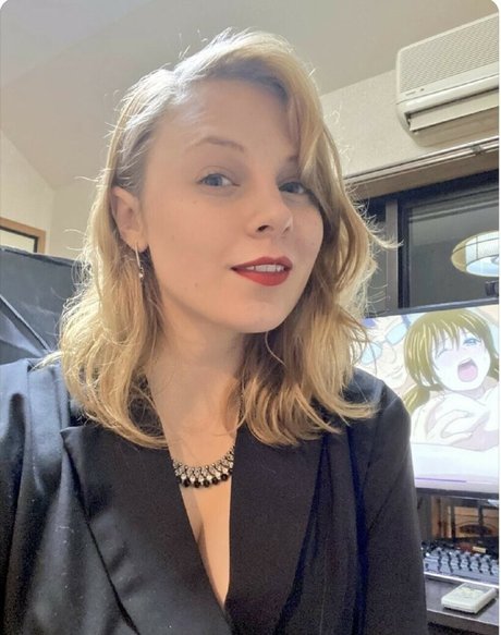 Sydney Poniewaz pornstar nudes images