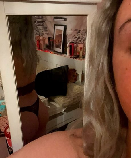 Emily J adult model image