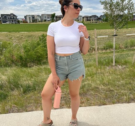 Fitfissy model nude photos