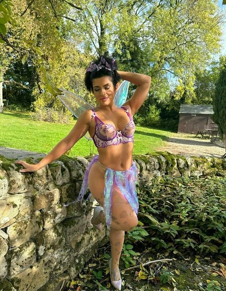 lilyfiore only erotic model image