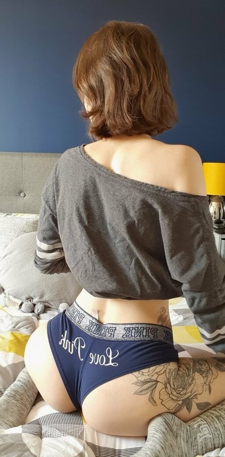 Aleenaxlaced perfect model img