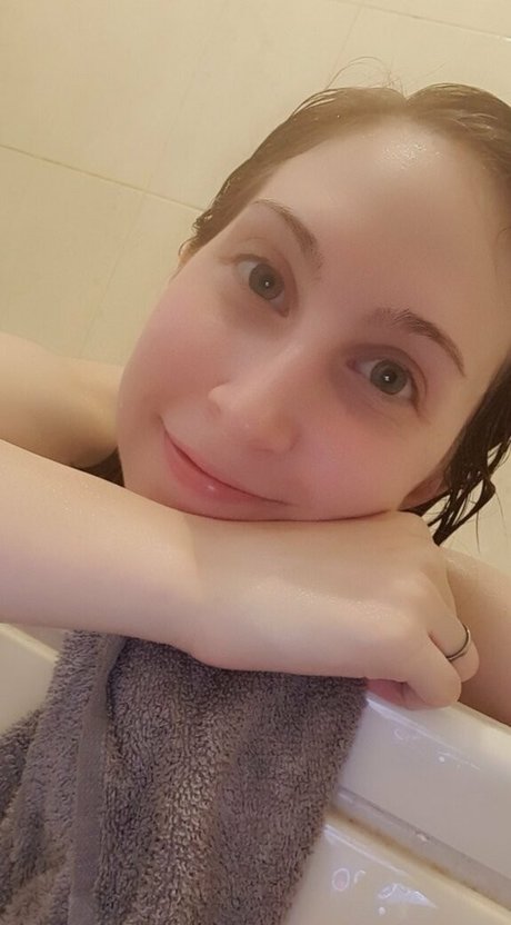 Aleenaxlaced pornstar nude picture