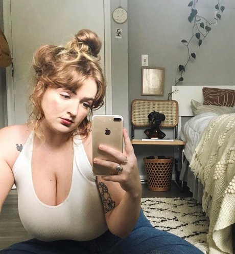 Cayley M model porn photos