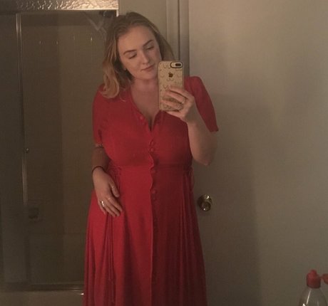 Cayley M naked model pictures