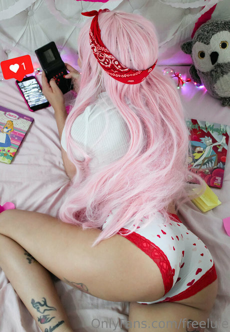 freeluie erotic star picture