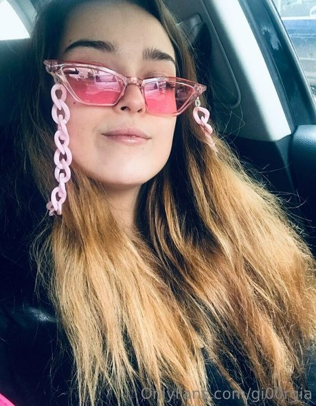 gi00rgia model adult picture