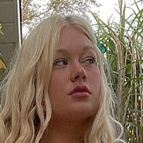 emmalyniswildz sexy star pics