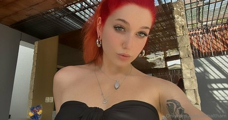 samaltham nude star img