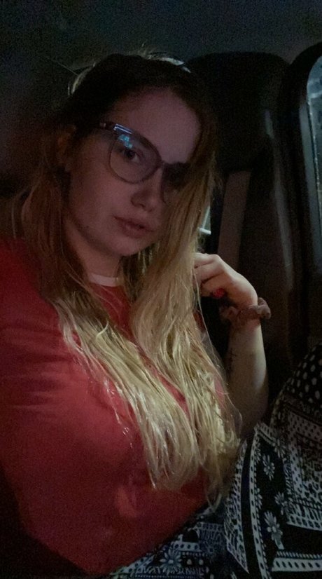 nikoletlarie pornstar adult image