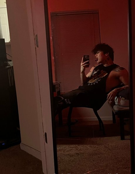 yellofeverr nudes star photos