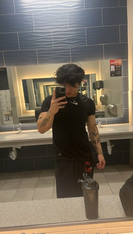 yellofeverr adult star pic