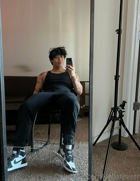 yellofeverr adult actress pic