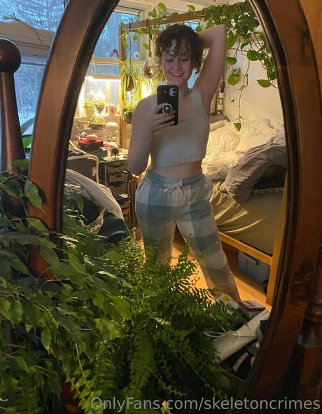 skeletoncrimes naked model photo