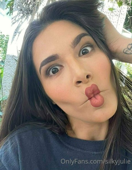 silkyjulie beautiful actress photo