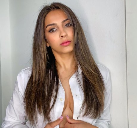 Simmi Singh pornstar xxx galleries