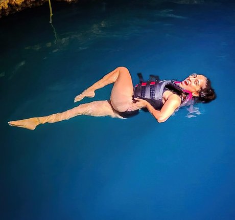 Simmi Singh hot actress images