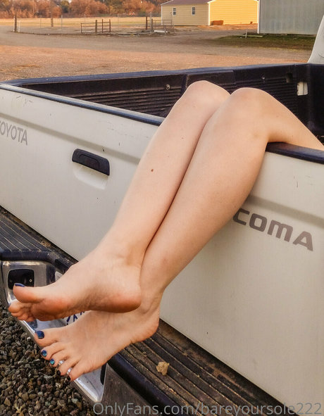 bareyoursole222 nude star picture