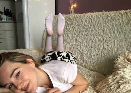 emilybaileyfeet erotic pornstar img